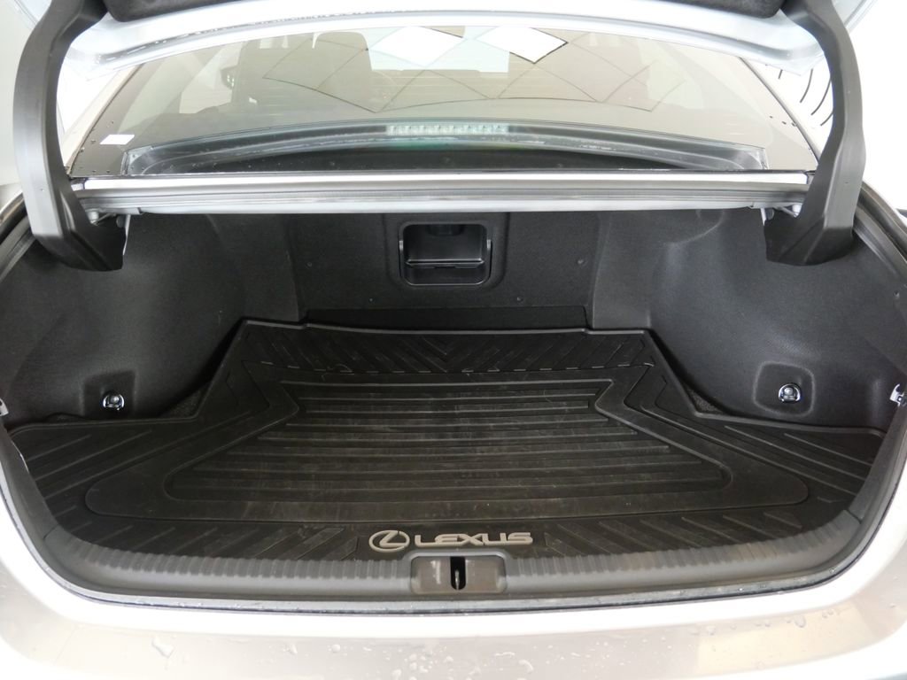 Used 2023 Lexus ES 300h w/ Accessory Package (Z2) image 29