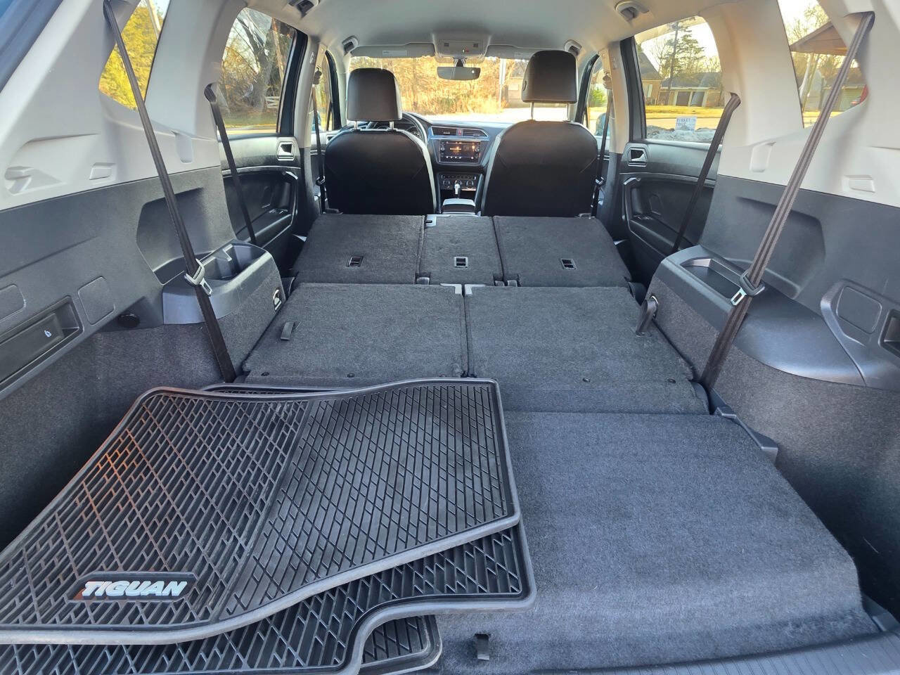 Used 2021 Volkswagen Tiguan SE 4dr SUV image 28