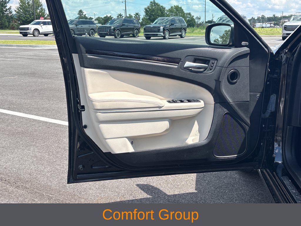 Used 2021 Chrysler 300 Touring L RWD image 3