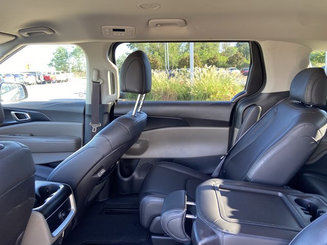 Used 2025 Kia Carnival FWD image 17