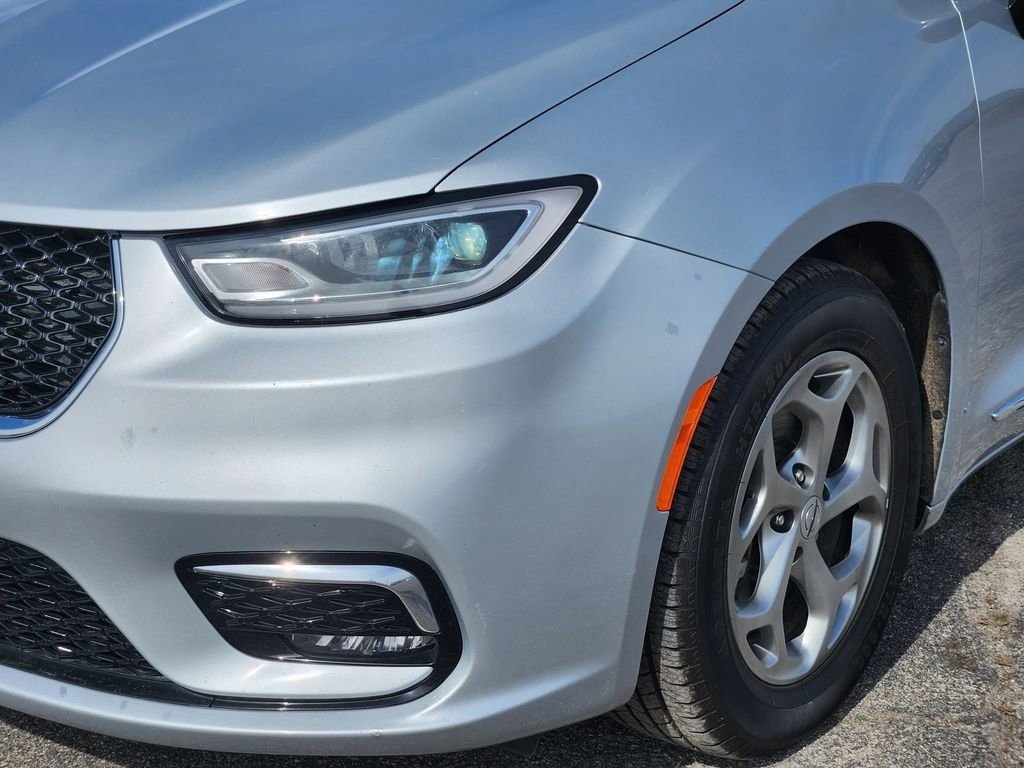 Used 2023 Chrysler Pacifica Limited FWD image 10