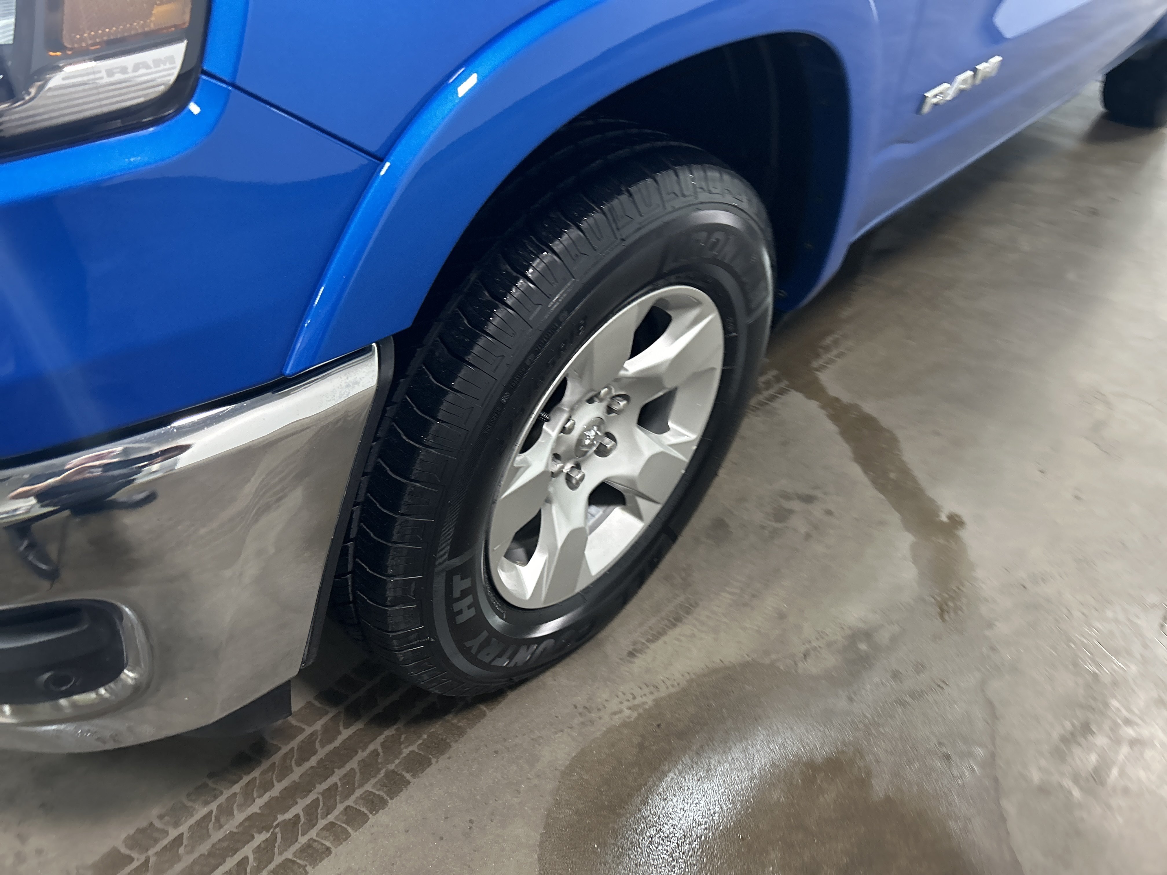 Used 2025 RAM 1500 Big Horn AWD/4WD image 9