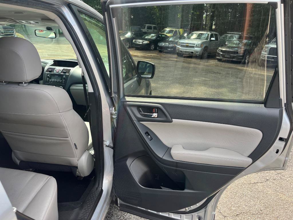 Used 2015 Subaru Forester 2.5i Limited AWD/4WD image 35