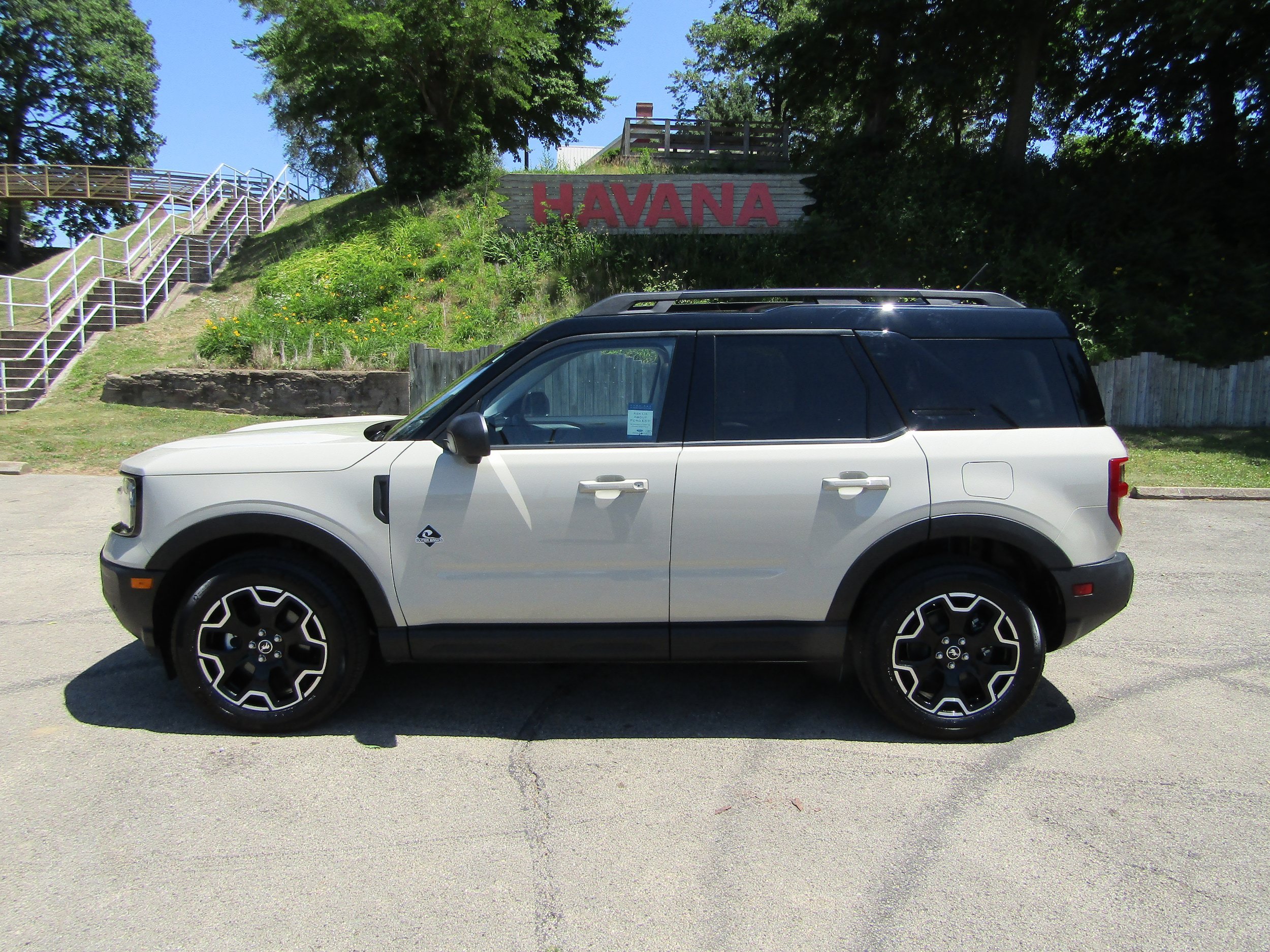 Used 2025 Ford Bronco Sport Outer Banks w/ Outer Banks Tech Package+ AWD/4WD image 1