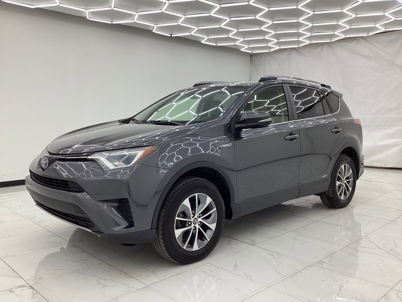Used 2018 Toyota RAV4 LE image 6