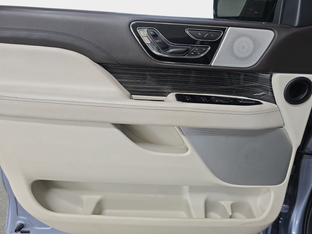 Used 2022 Lincoln Navigator L Black Label AWD/4WD image 27