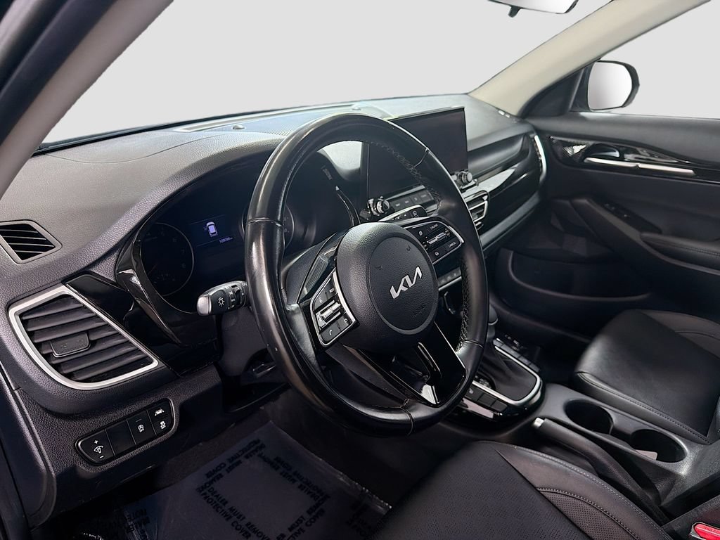 Used 2023 Kia Seltos EX AWD/4WD image 11