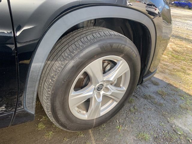 Used 2024 Toyota Highlander LE image 9