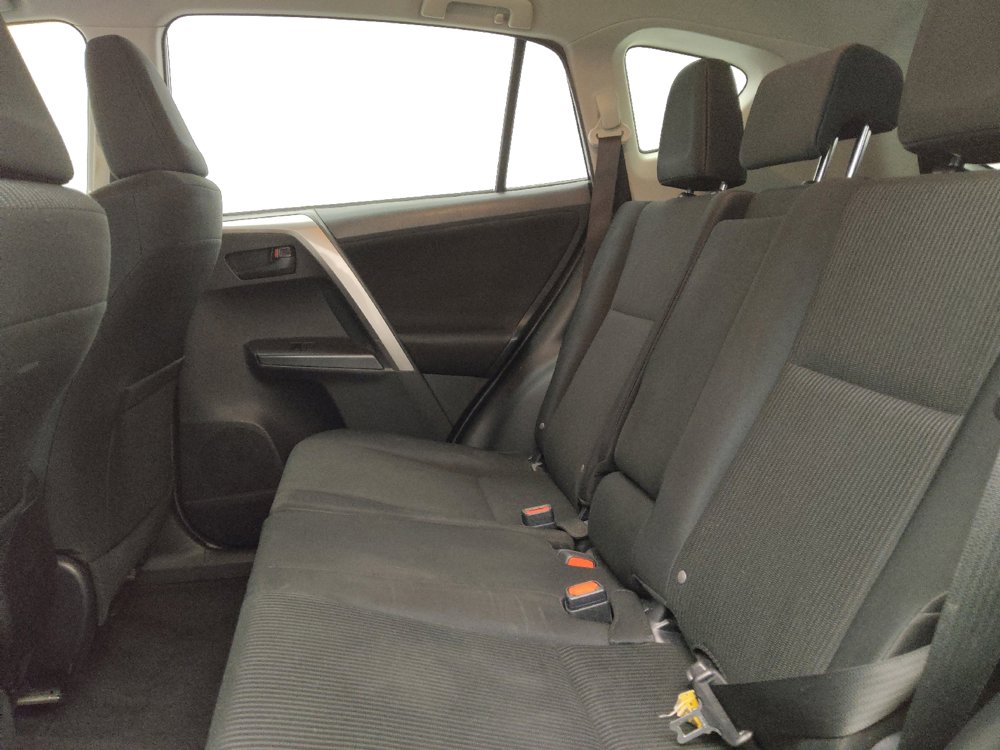 Used 2018 Toyota RAV4 LE FWD image 18