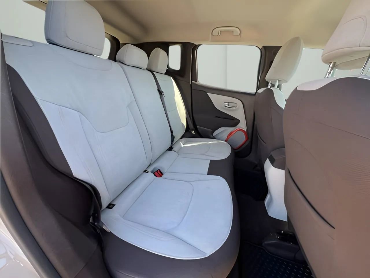 Used 2015 Jeep Renegade Latitude image 11