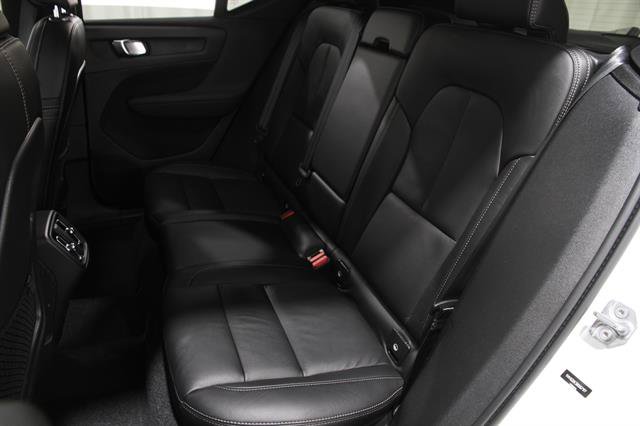 Used 2022 Volvo XC40 T5 Momentum w/ Premium Package AWD/4WD image 18
