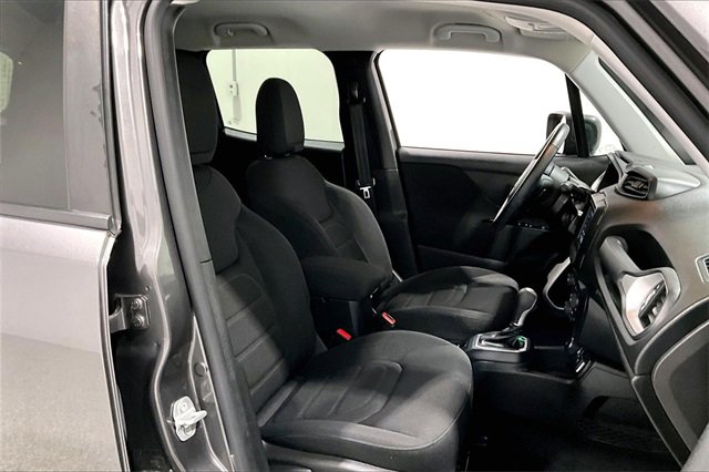 Used 2019 Jeep Renegade Latitude w/ Cold Weather Group image 31