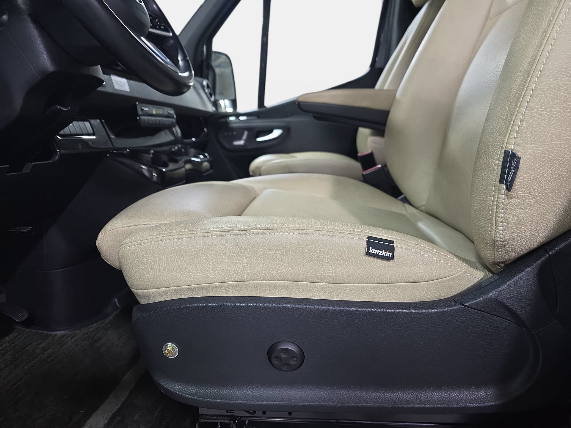 Used 2020 Mercedes-Benz Sprinter 3500 image 26