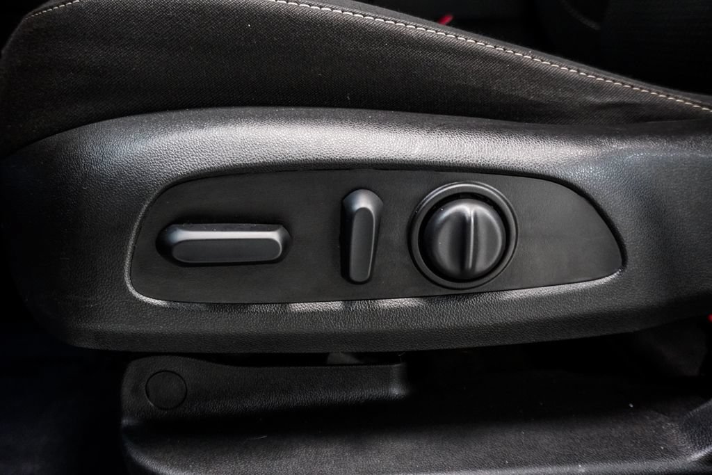Used 2021 GMC Acadia SLE w/ Driver Convenience Package FWD image 7