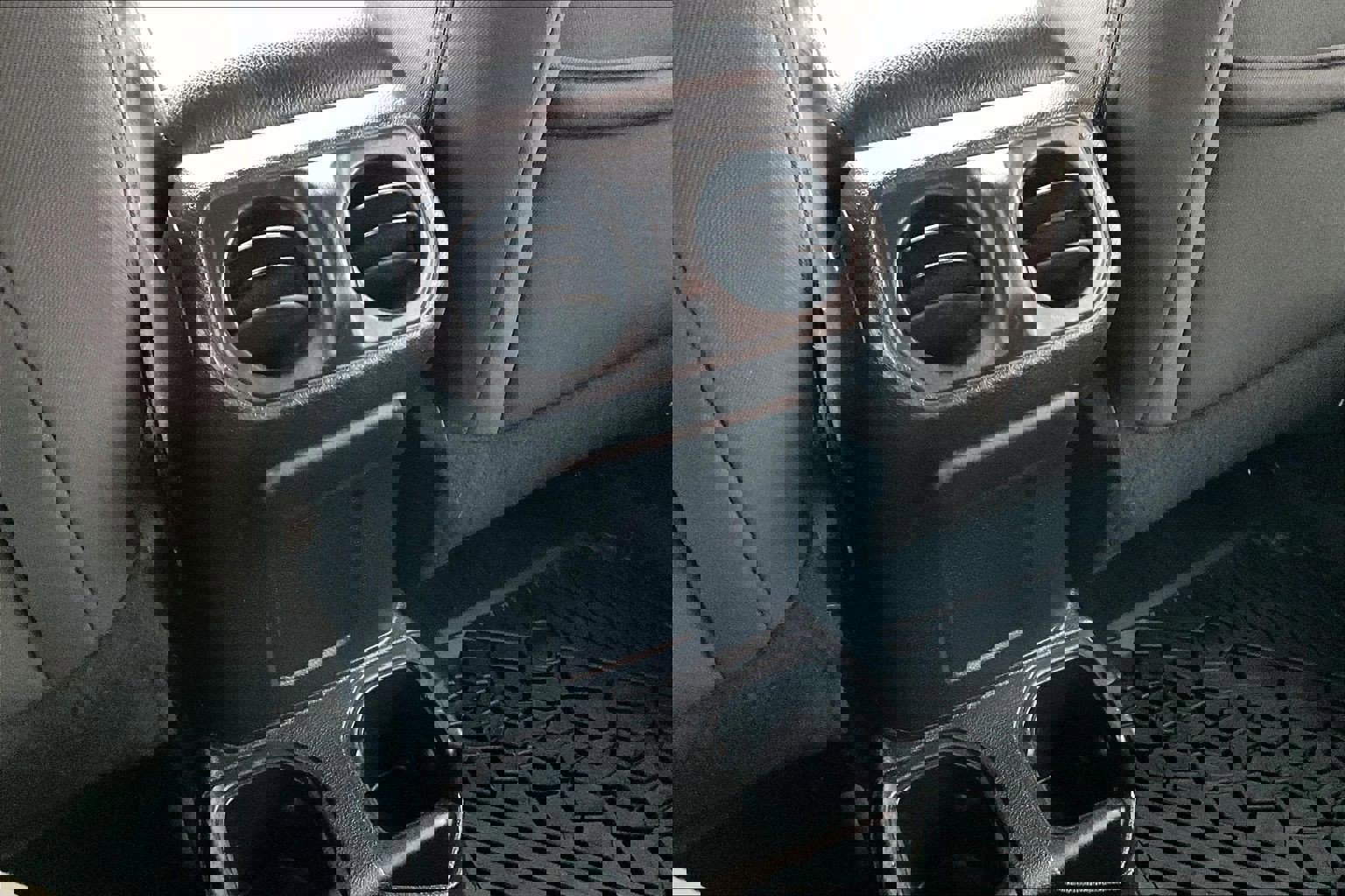 Used 2018 Jeep Wrangler Unlimited Sport image 31