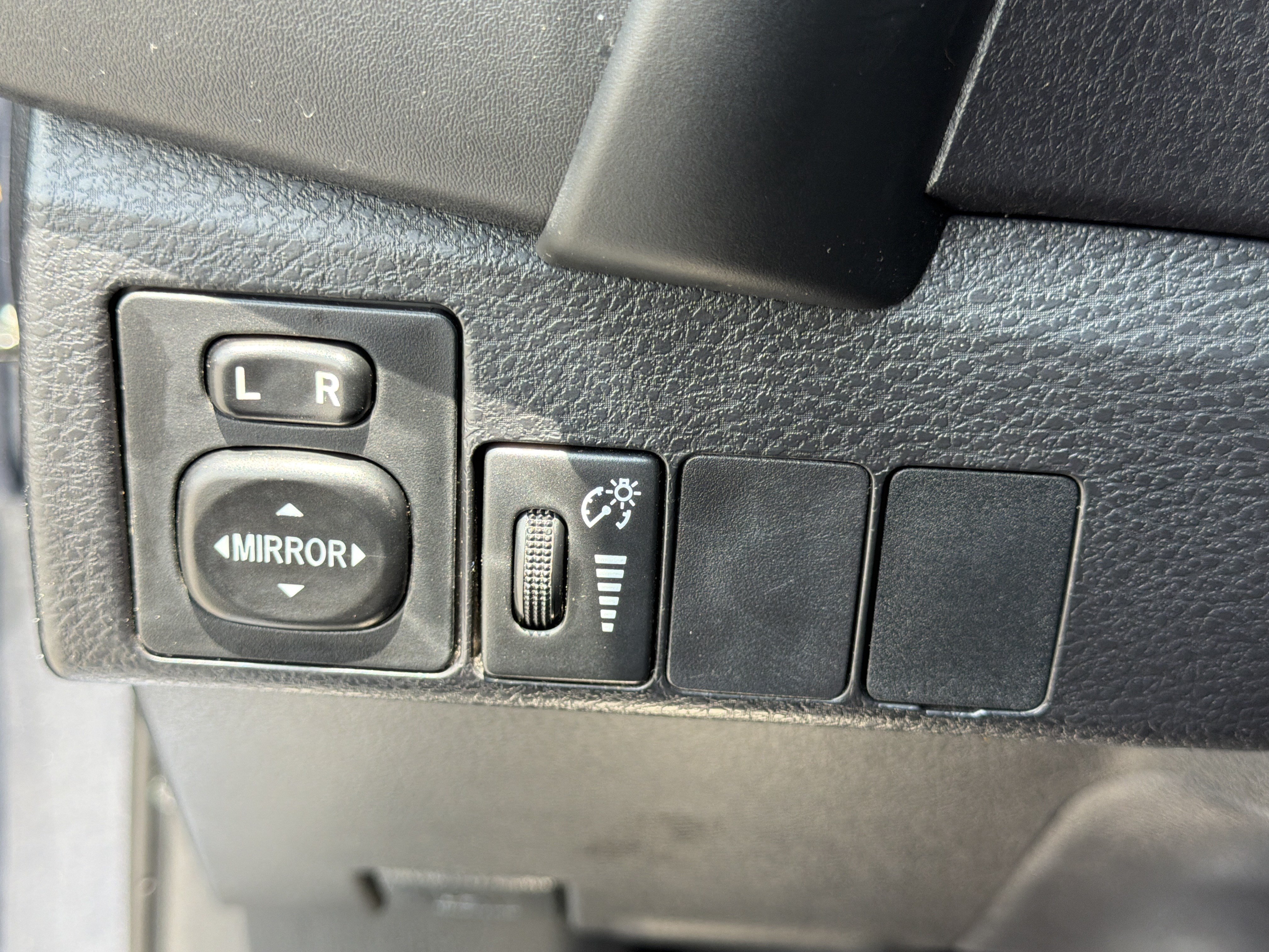 Used 2018 Toyota Corolla L FWD image 37
