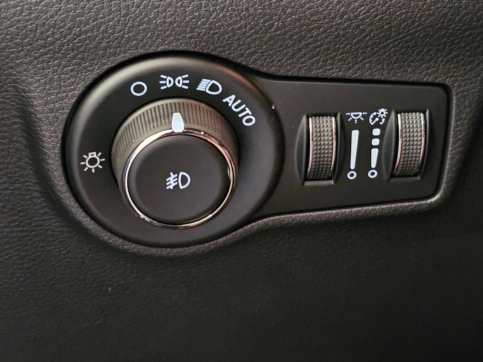 New 2026 Jeep Compass Latitude AWD/4WD image 16