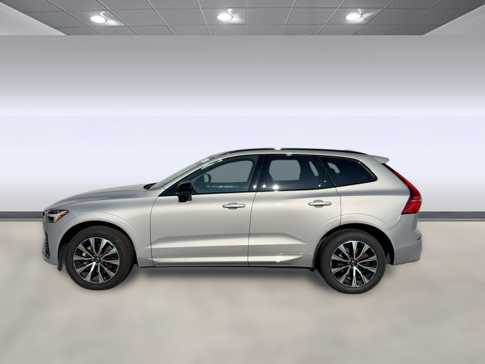 Certified 2025 Volvo XC60 B5 Plus image 2