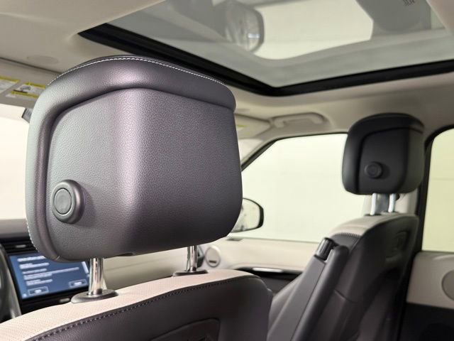 Certified 2025 Land Rover Discovery S image 22