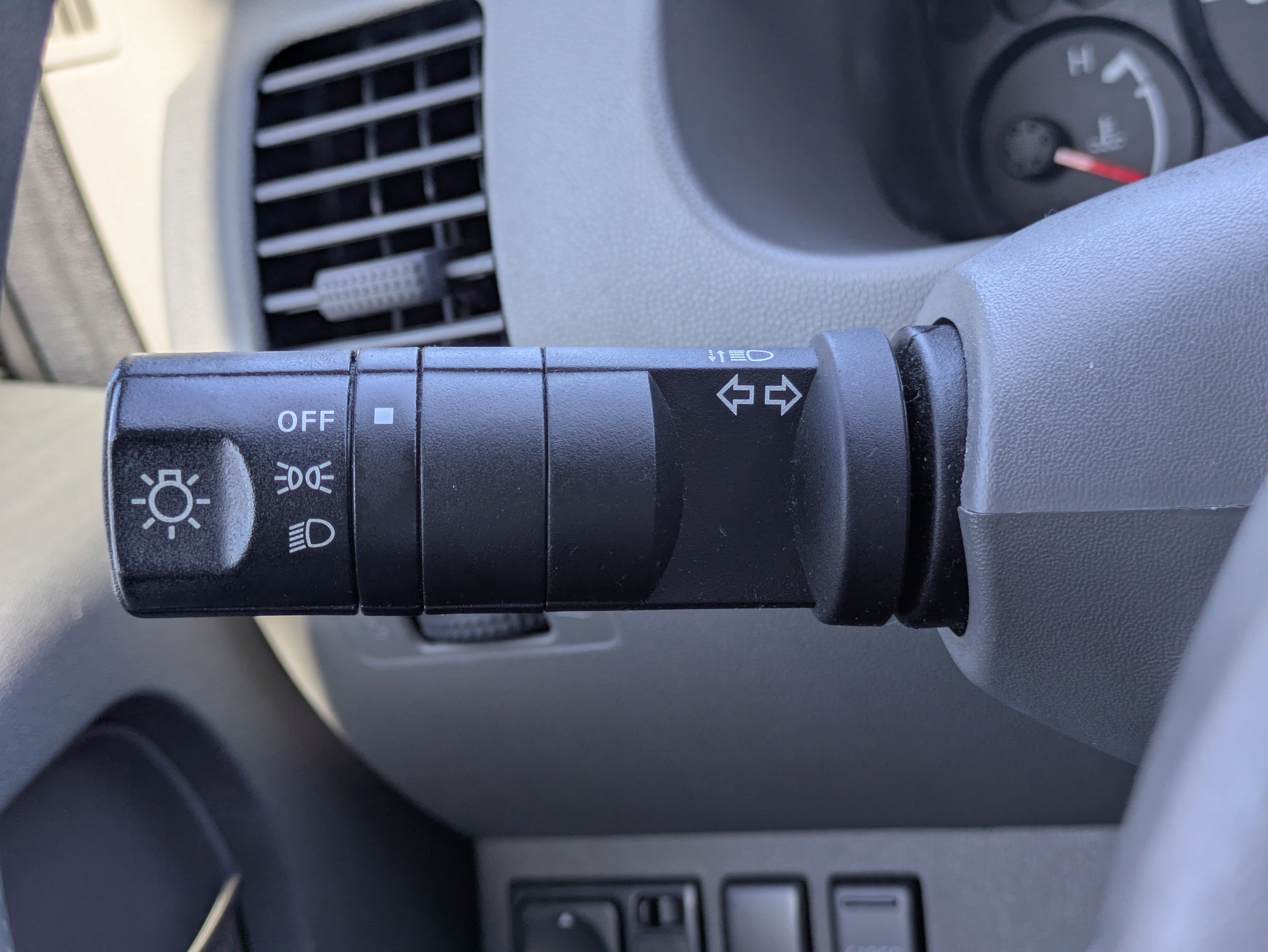 Used 2015 Nissan Frontier SV image 15