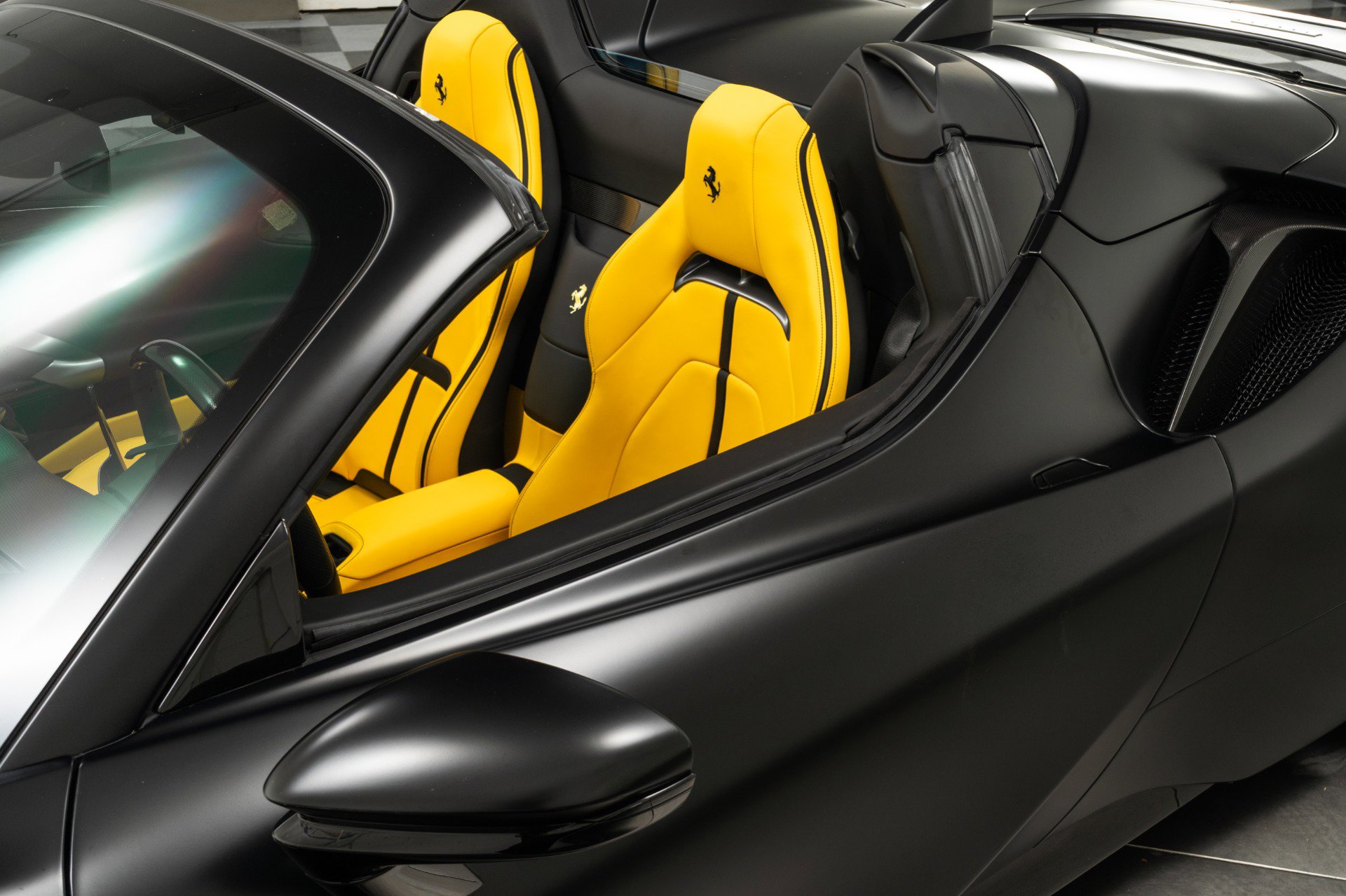 Used 2024 Ferrari SF90 Spider image 36