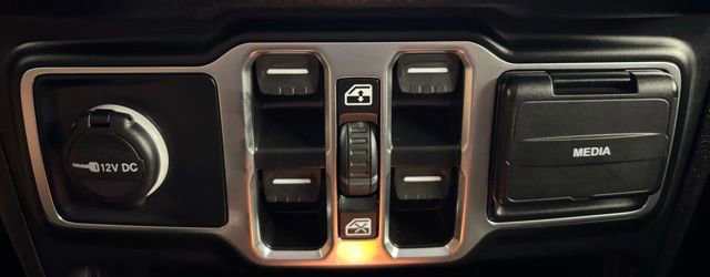 Used 2025 Jeep Wrangler Unlimited Sport AWD/4WD image 30