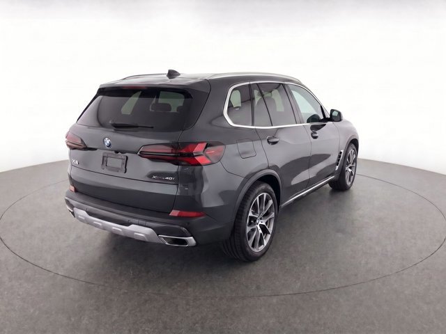 Used 2024 BMW X5 xDrive40i w/ Executive Package image 3