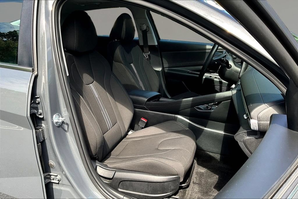 Used 2025 Hyundai Elantra SEL FWD image 24