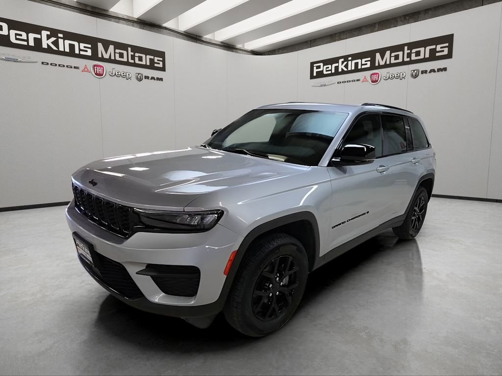 Used 2025 Jeep Grand Cherokee Altitude image 1