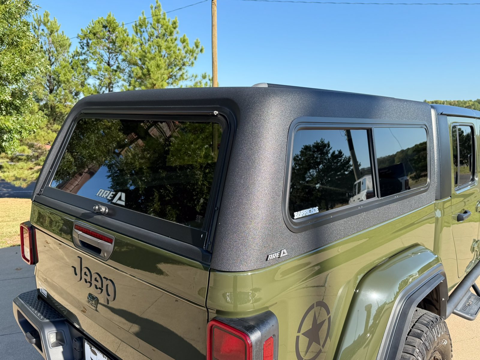 Used 2023 Jeep Gladiator Sport AWD/4WD image 11