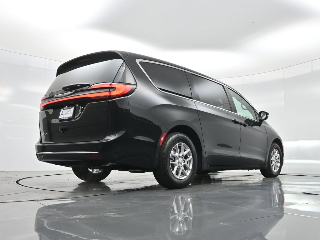 New 2026 Chrysler Pacifica Select image 42