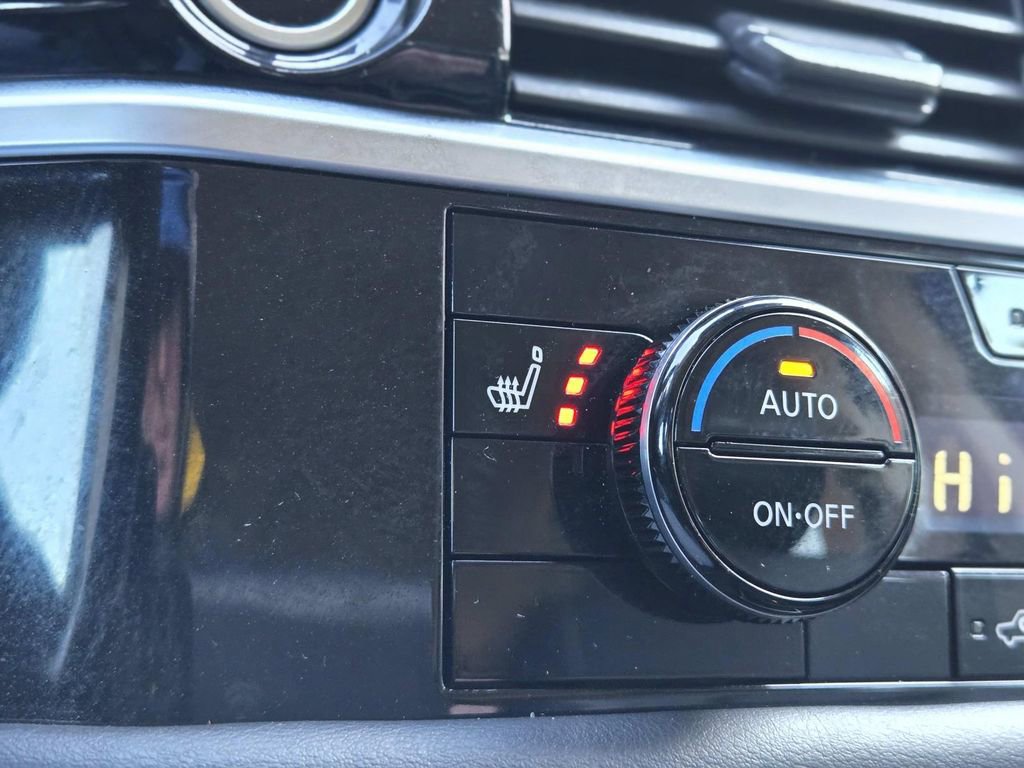 Used 2023 Nissan Pathfinder SL w/ Black Appearance Package image 30