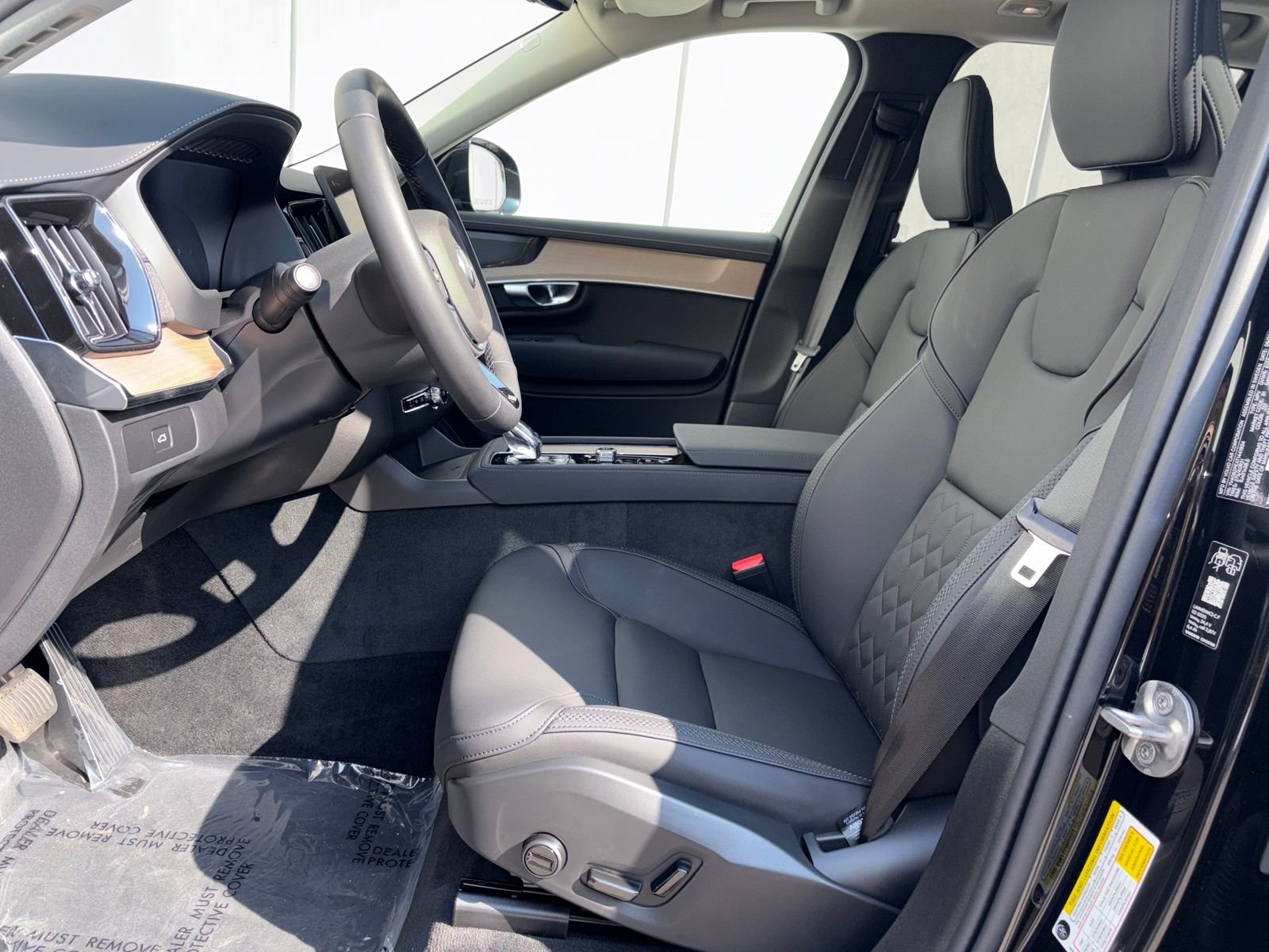 New 2026 Volvo XC90 B6 Plus w/ Protection Package Premier image 8