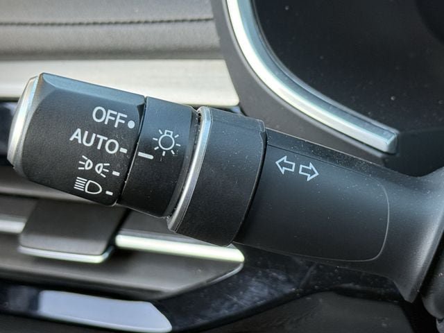 Certified 2025 Acura MDX w/ Technology Package FWD image 21