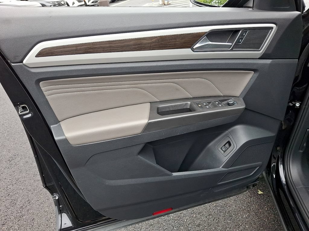 Used 2023 Volkswagen Atlas SE w/ Black Wheel Package AWD/4WD image 17