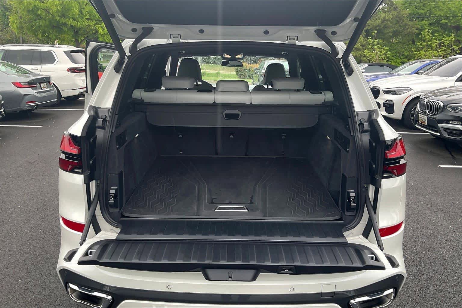 Certified 2025 BMW X5 xDrive40i w/ M Sport Package AWD/4WD image 37