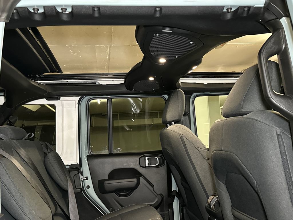 Used 2024 Jeep Wrangler Unlimited image 13
