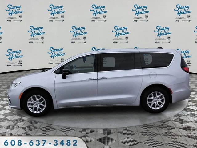 Used 2024 Chrysler Pacifica Touring-L image 8