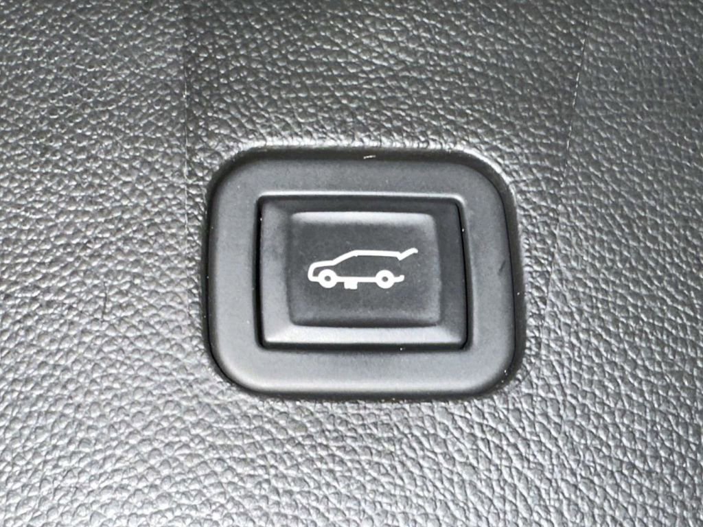 Used 2021 Buick Enclave Avenir w/ Avenir Technology Package image 11