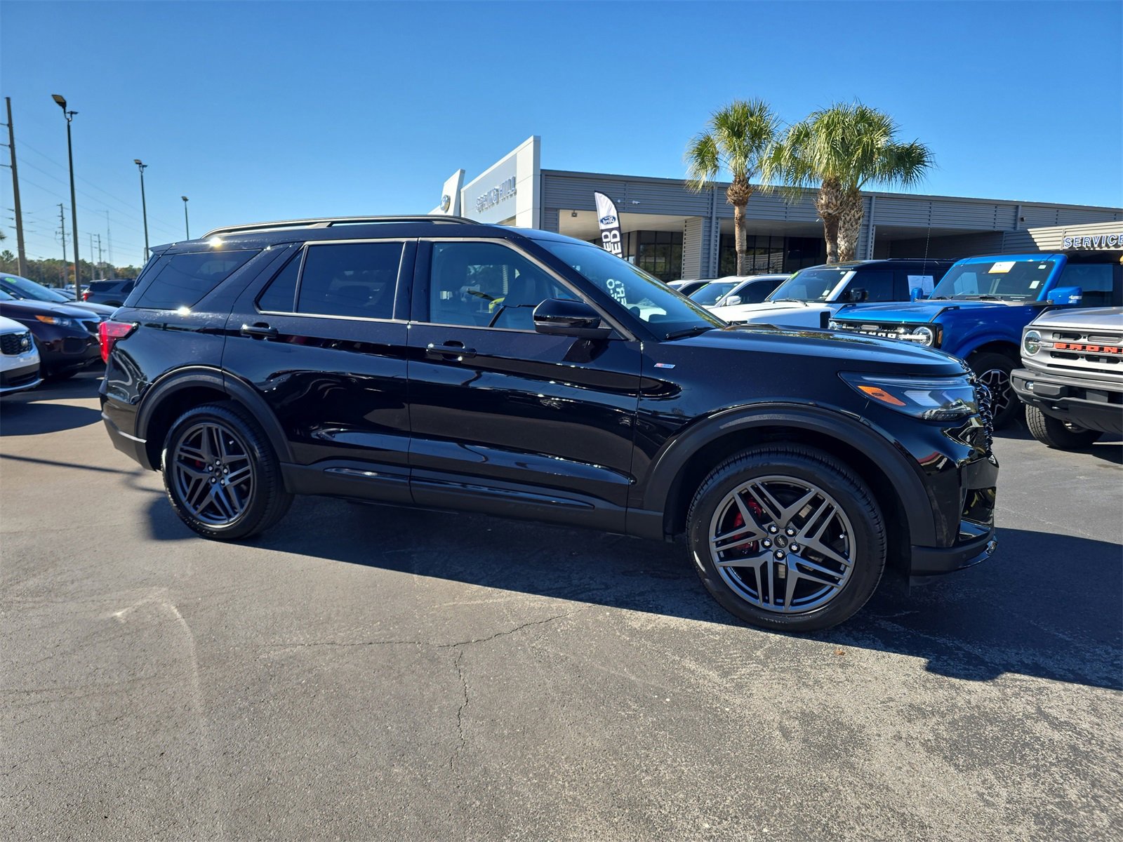 Certified 2025 Ford Explorer ST-Line w/ ST-Line Street Pack image 2