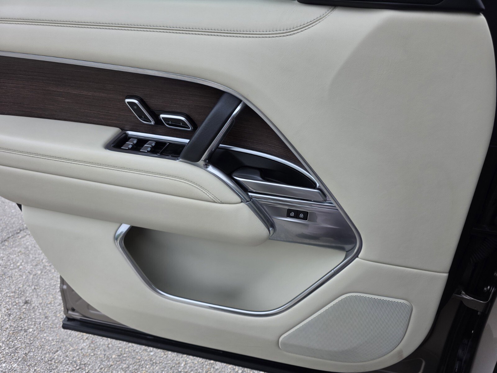 Certified 2023 Land Rover Range Rover SE image 22