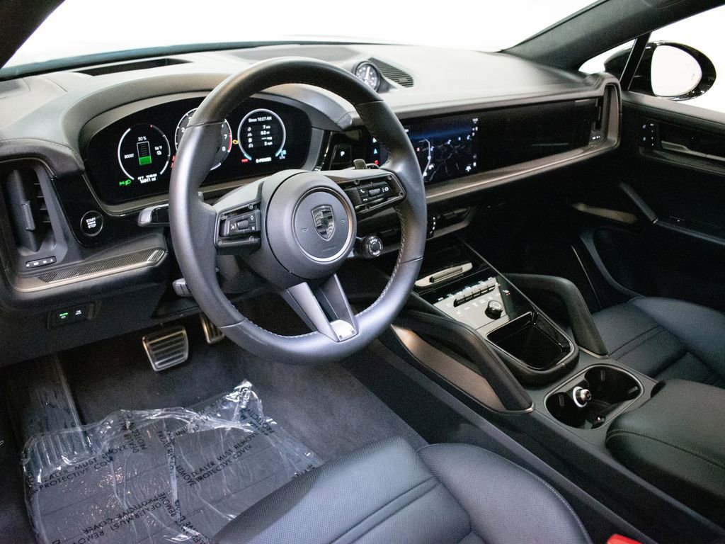 Certified 2025 Porsche Cayenne Turbo image 4