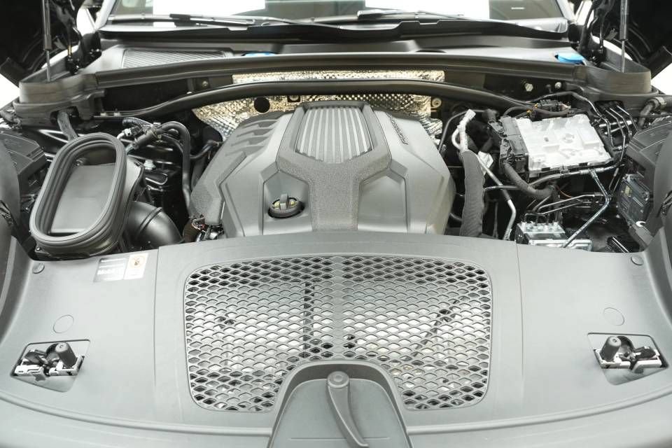 Certified 2026 Porsche Macan AWD/4WD image 30