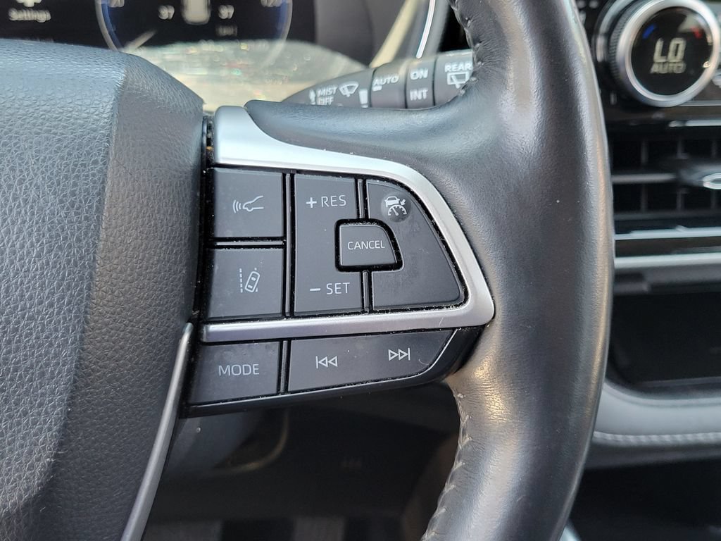 Used 2023 Toyota Highlander Platinum FWD image 6