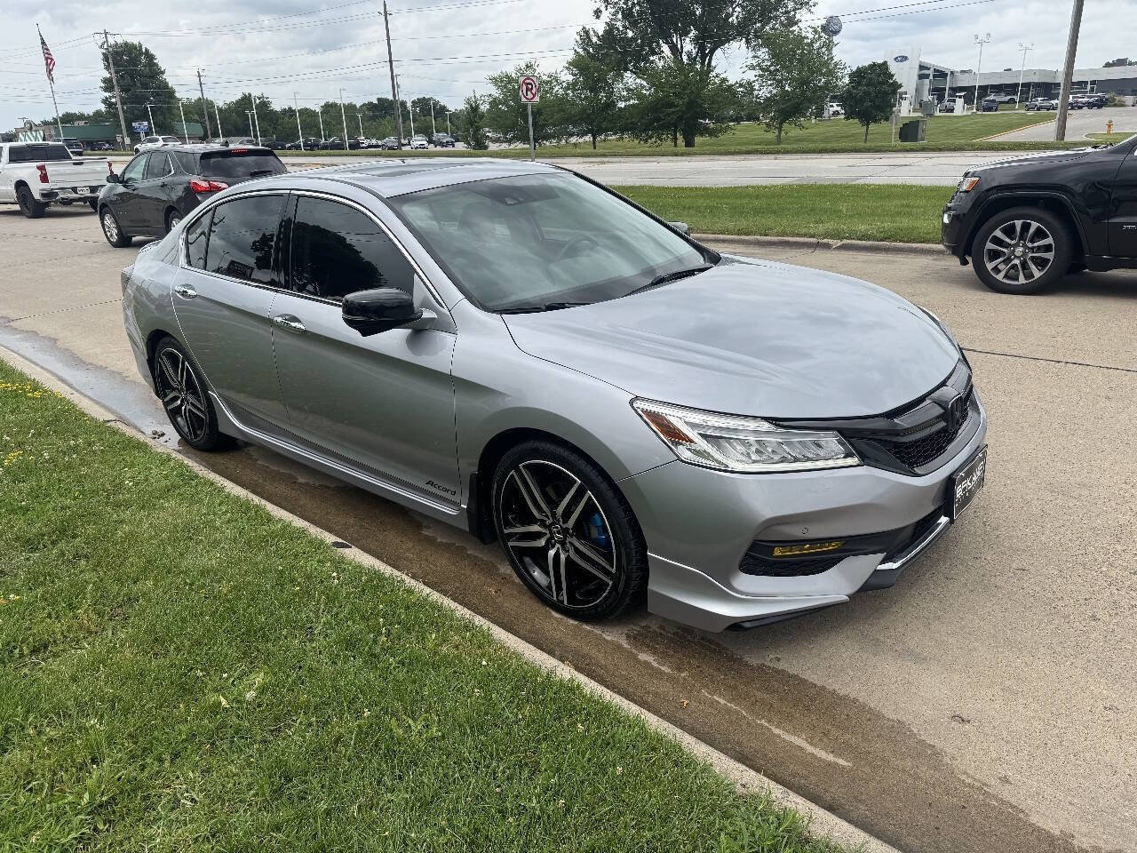 Used 2016 Honda Accord Touring image 3