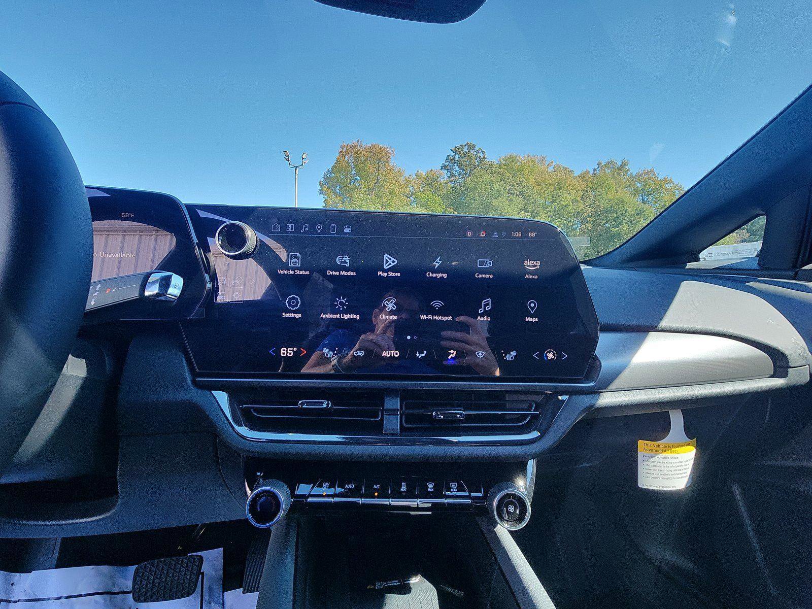 New 2025 Chevrolet Equinox EV RS AWD/4WD image 17