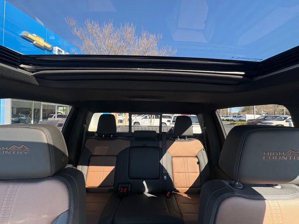 Used 2025 Chevrolet Silverado 2500 High Country w/ Technology Package image 13