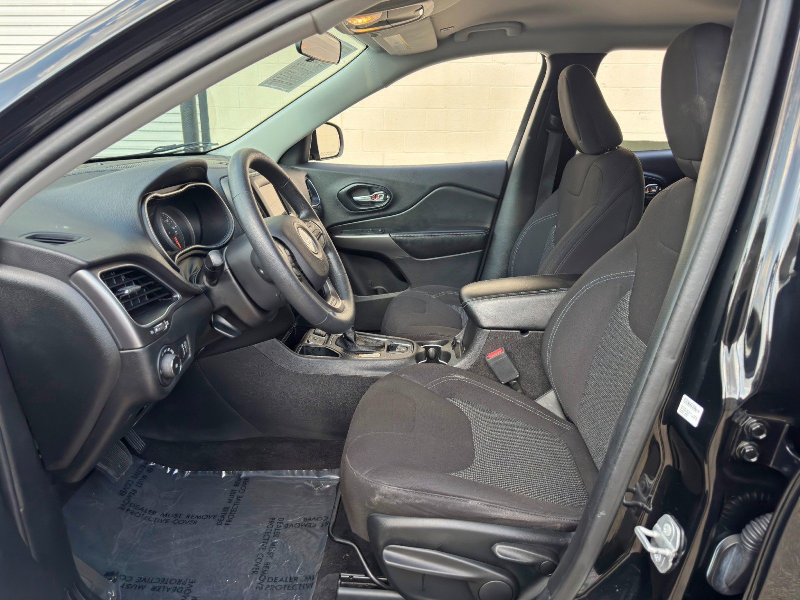 Used 2019 Jeep Cherokee Latitude w/ Popular Appearance Group FWD image 15