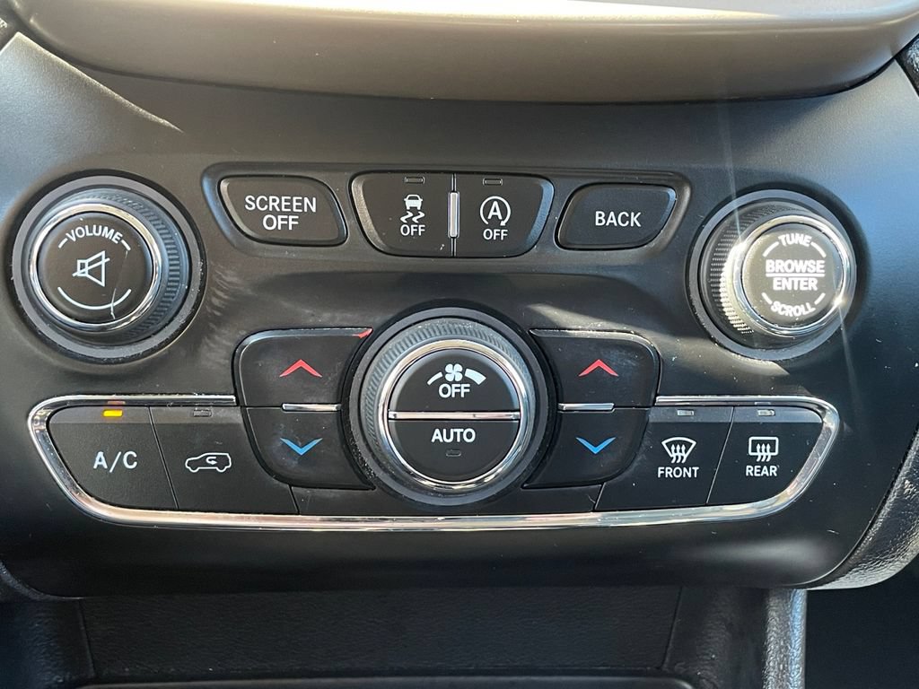 Used 2017 Jeep Cherokee Limited AWD/4WD image 28