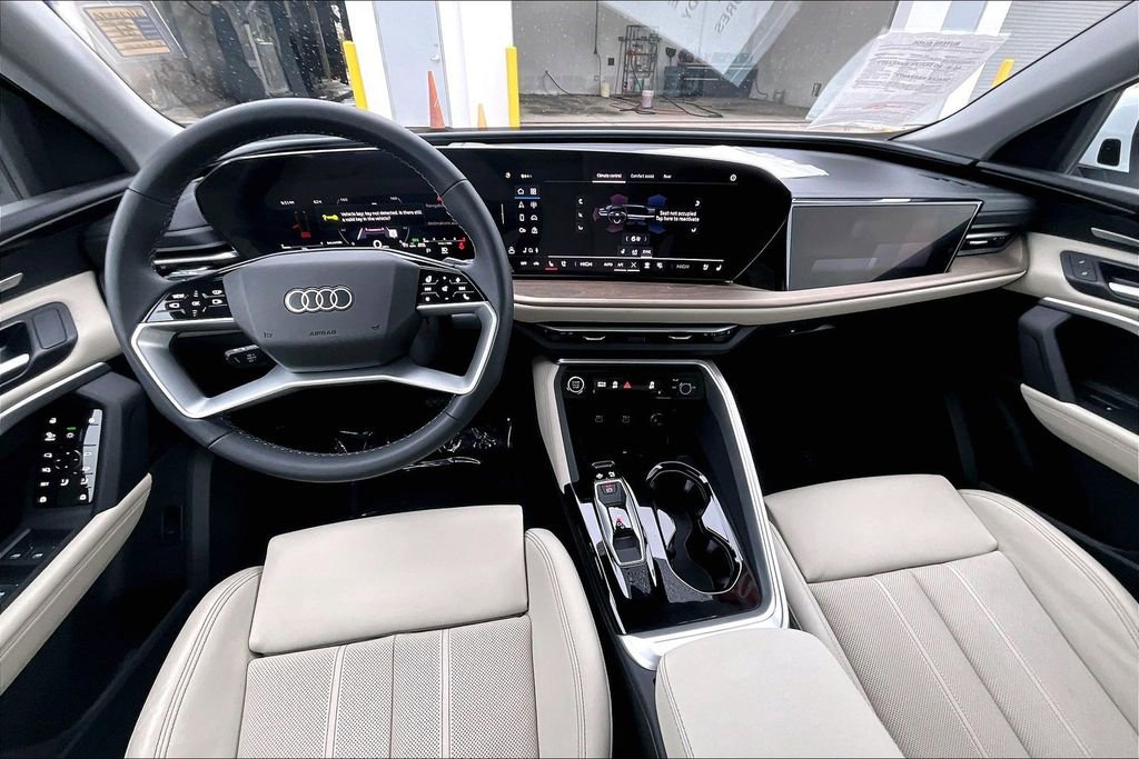 Certified 2025 Audi Q5 Prestige image 3
